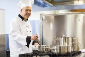 Encargado(a) de Cocina Caliente – Especialidad en Cocina Mediterránea