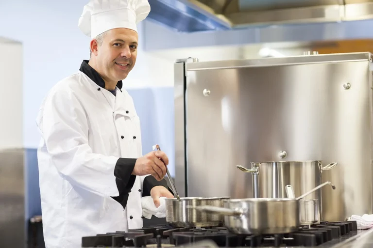 Encargado(a) de Cocina Caliente – Especialidad en Cocina Mediterránea