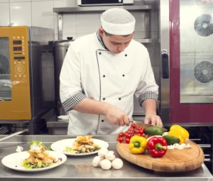Encargado(a) de Fría con Especialidad en Cocina Mediterránea